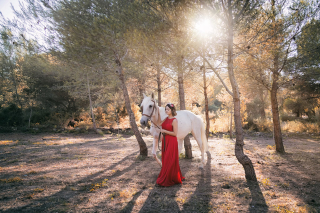 Shooting animaux de compagnie, photo cheval, portrait jeune fille cheval